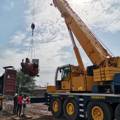 Crane In Operation (Peelers Construction Ltd)